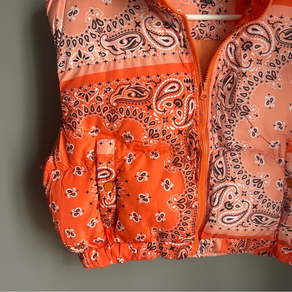 Sleeveless Zip Up Front Pocket Multi Print Paisley Bandana Vest - 36point5 - Picture 7 of 9